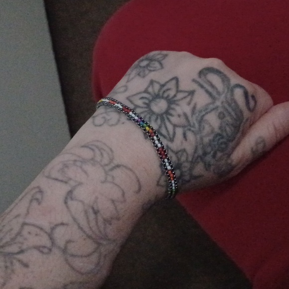 Flat beaded fitted bracelet - Picture 2 of 3